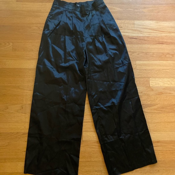 Wide leg satin pants. - Picture 2 of 14